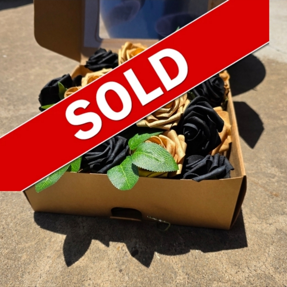 NOB_Gold & Black Artificial Roses 4dozen Roughly